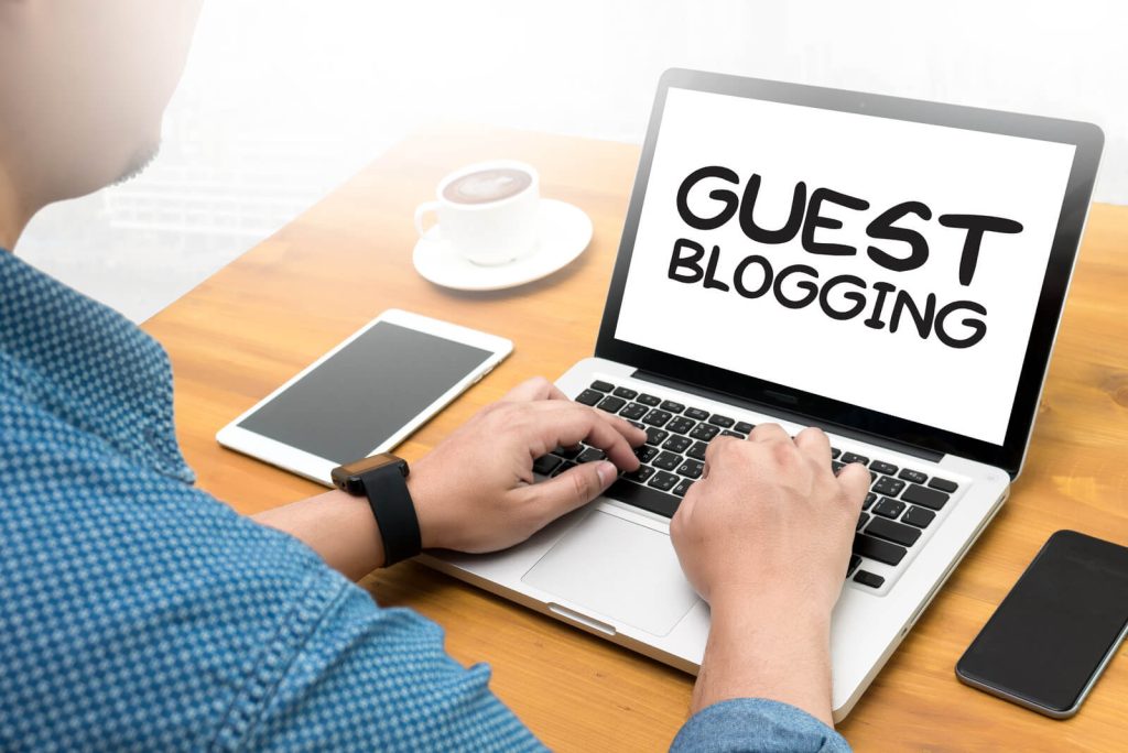 Discover what is guest blogging and it's pro and cons: